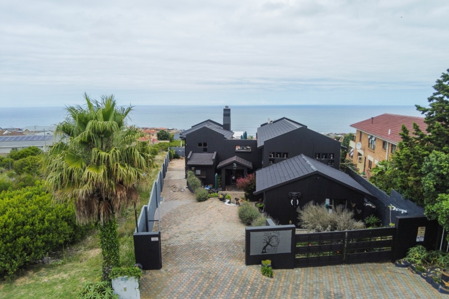 10 Bedroom Property for Sale in Dana Bay Western Cape